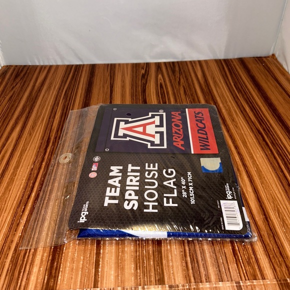 ARIZONA WILDCATS Team Spirit House Flag ~ NCAA Licensed Hologram ~ 28" x 40" NIP - Picture 8 of 10